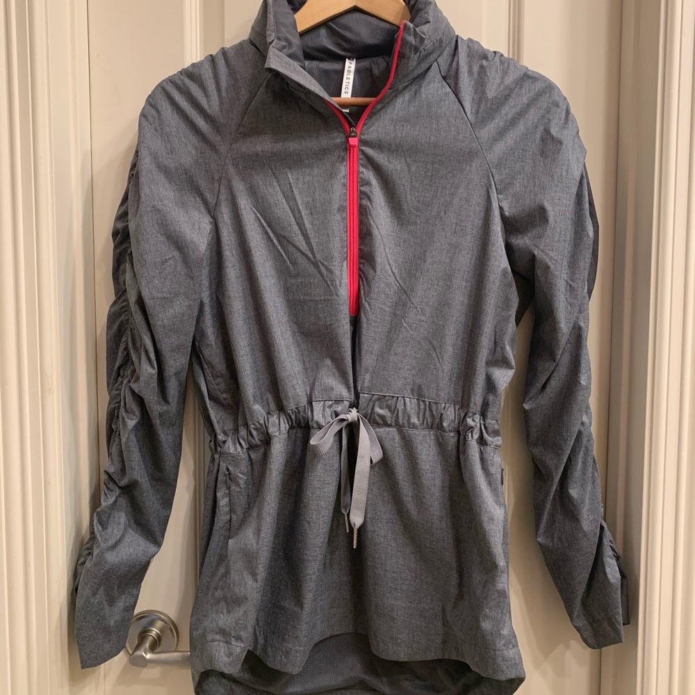 FABLETICS Danielle Rain/Wind Pullover - SMALL